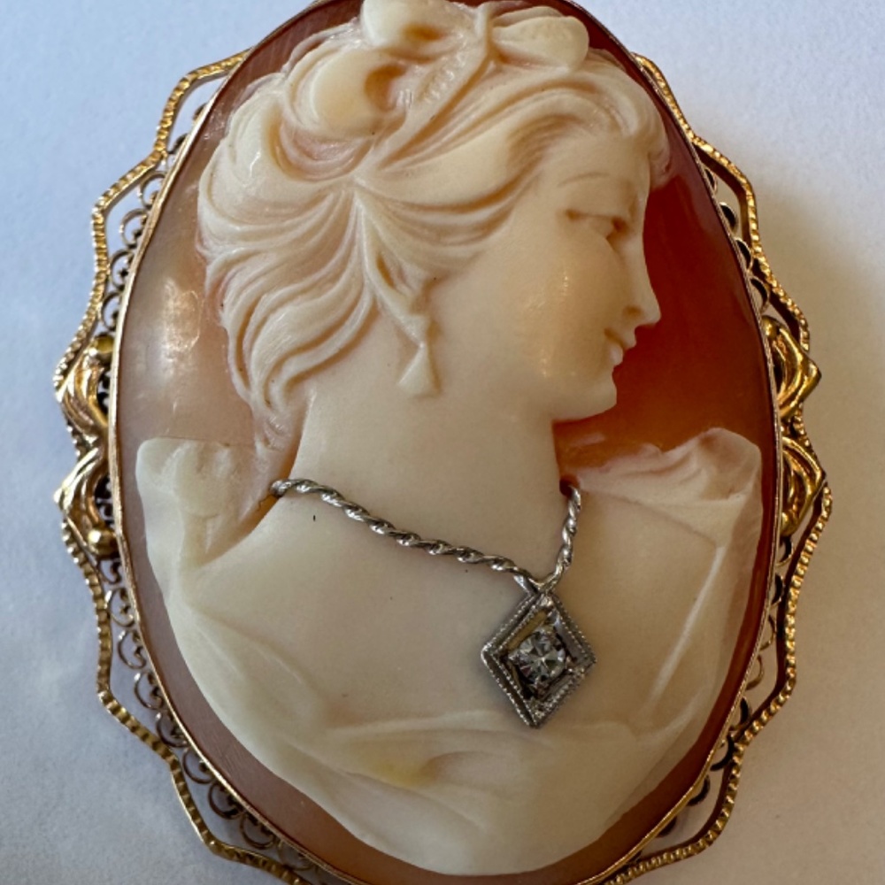 Vintage 14K Gold Cameo Pendant/Brooch with Diamond - Picture 4 of 6